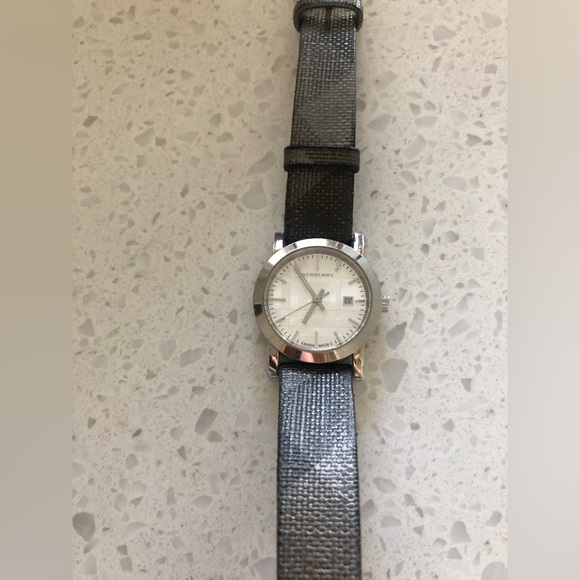 Burberry women’s silver classic checker gray plaid print watch - Picture 4 of 10
